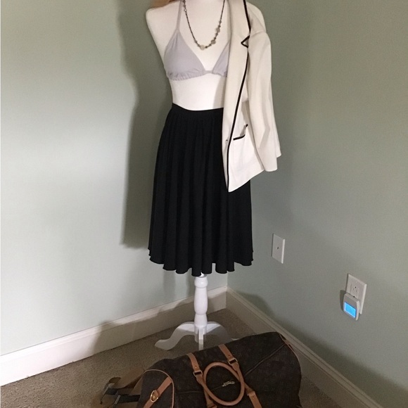 Skirt, Black round skirt by Body Movement made in the USA - Picture 2 of 4